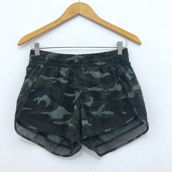 ⭐ Athleta Mesh Racer Run Short Camo Olive Size S - Picture 4 of 15